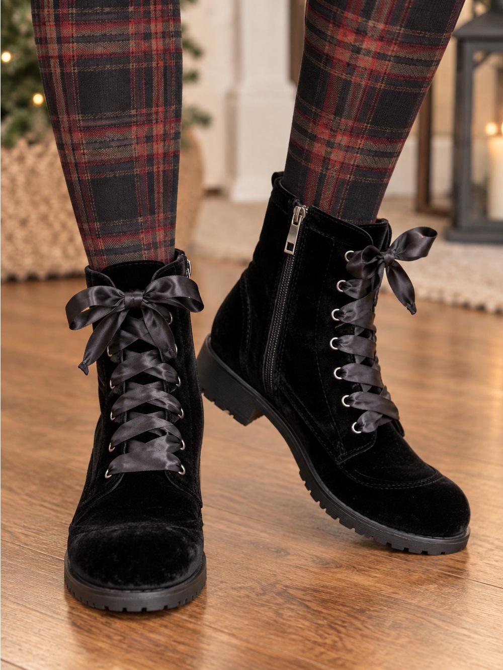 New In Box Chinese Laundry Black Velvet Boots with Satin Laces SZ 8.5